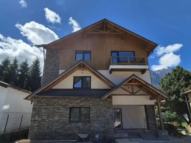 Studio 49,35 mp + 44 mp curte + 21,35 mp terasele + loc de parcare - Busteni  img 5