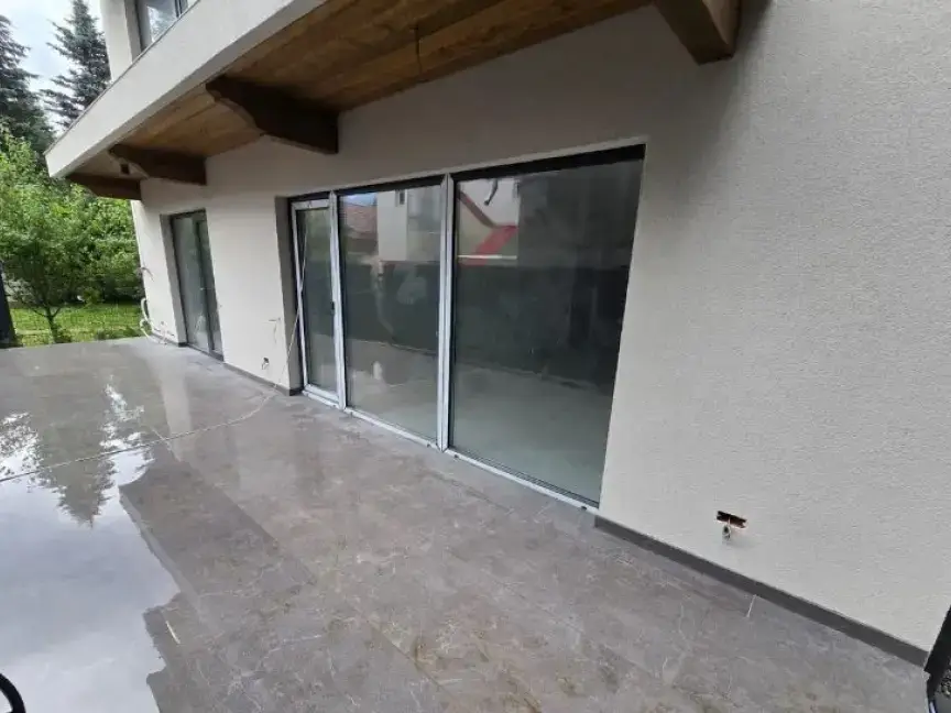 Studio 49,35 mp + 44 mp curte + 21,35 mp terasele + loc de parcare - Busteni  img 3