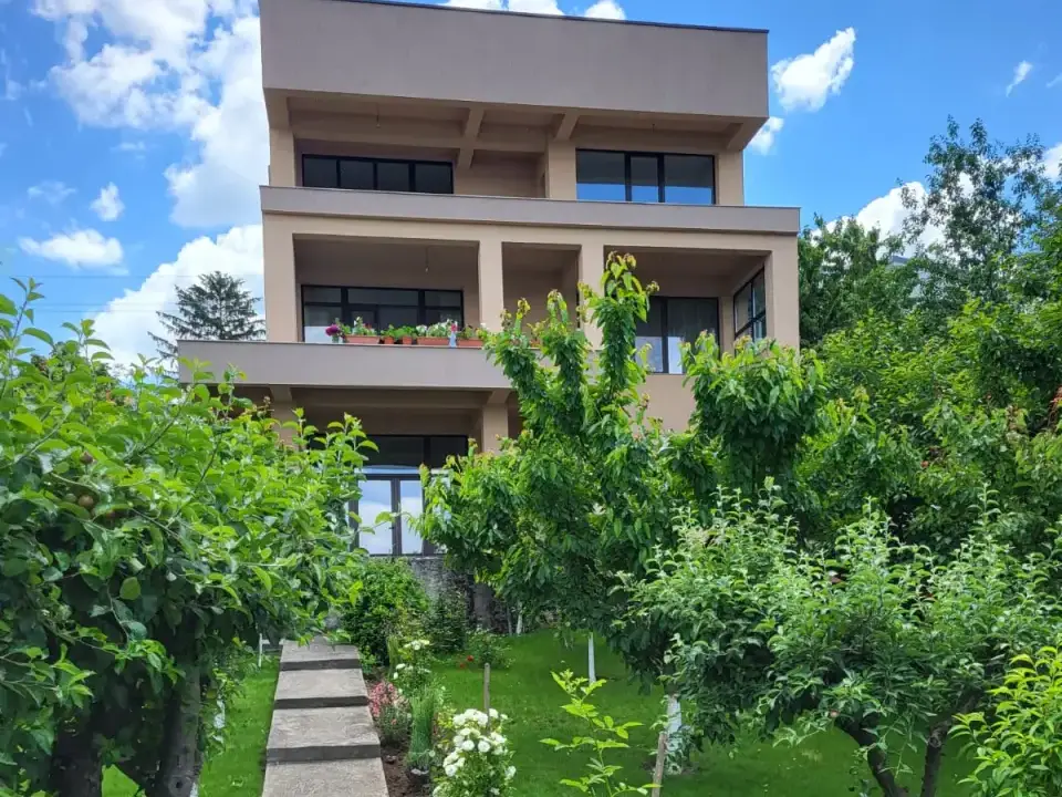 Vila cu teren Lac Balotesti la soseaua Unirii apropiere DN1 principala