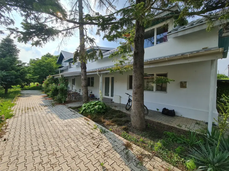 Urgent! Buftea,Central, Casă cu 1800 mp. de teren! img 2