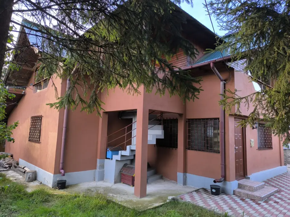 Proprietar, vand casa de vacanta, com.Malureni jud Arges, teren 2100mp principala