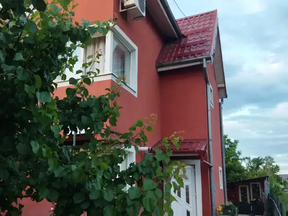 Vând vila individuala P+1+M centru Otopeni principala