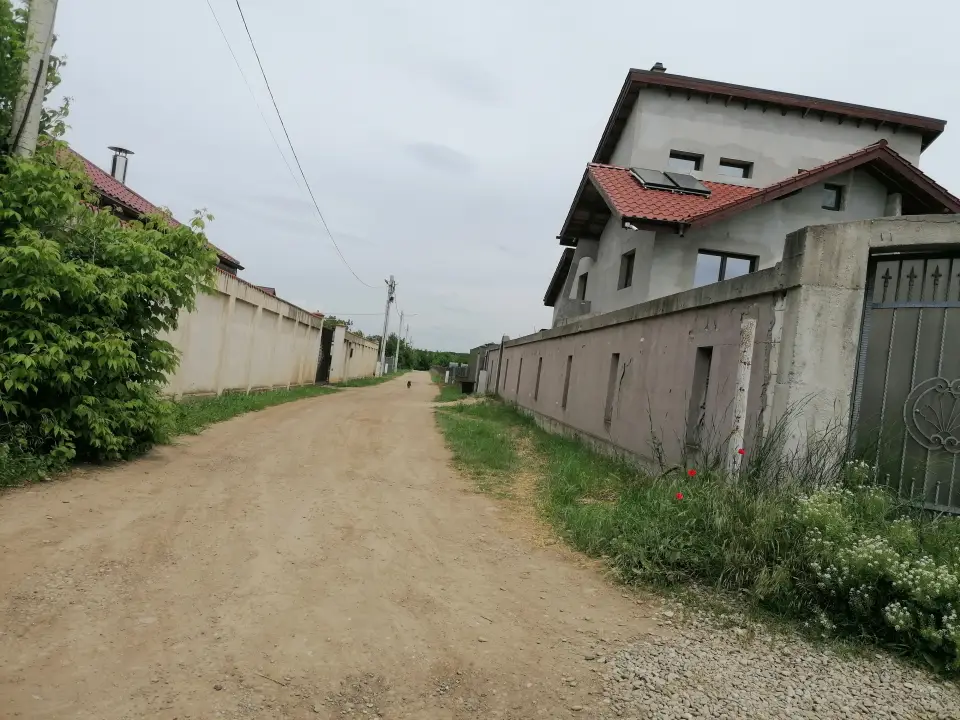 Vanzare teren 16700 mp Balotesti la str Lunii cu str Amurgului principala