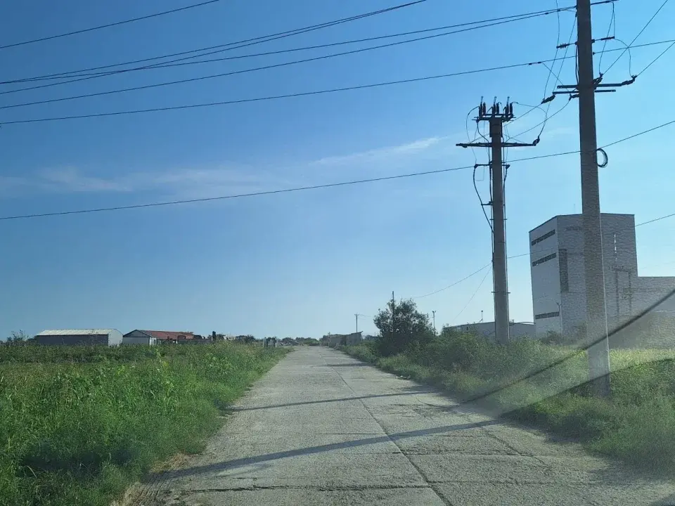 Teren Crevedia Dambovita acces de 37 m la 2 strazi intravilan principala