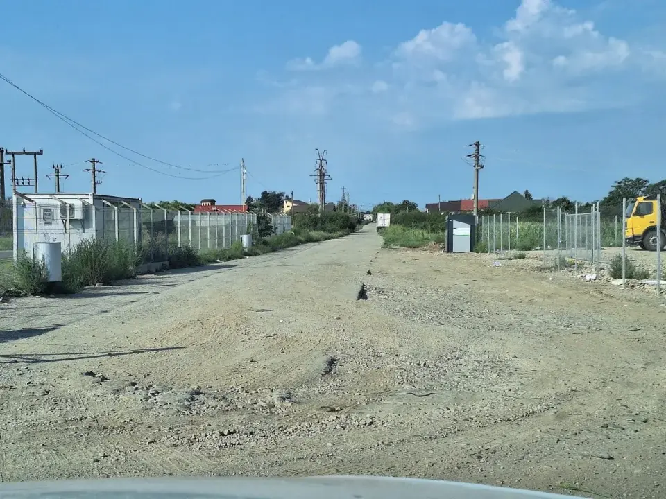 Teren Crevedia Dambovita acces de 37 m la 2 strazi intravilan img 3